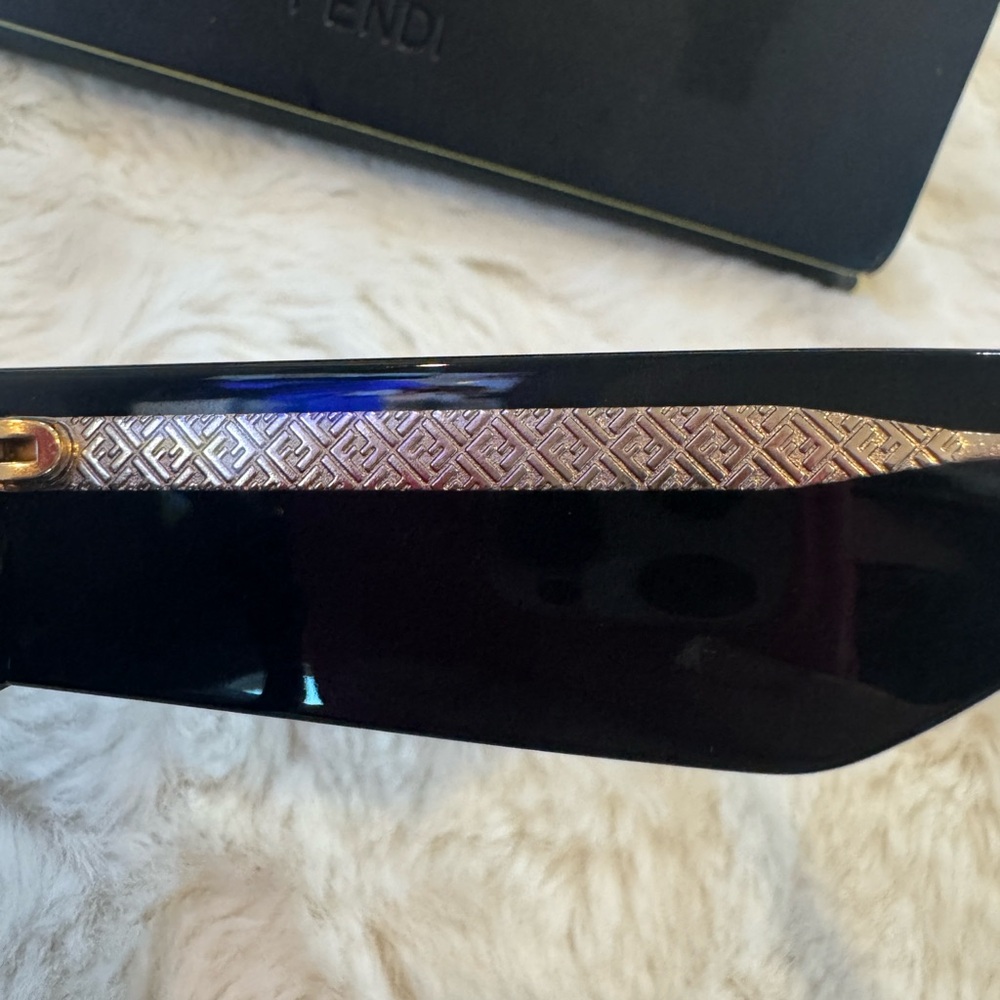 Fendi Black Gradient Square Oversized Sunglasses - Picture 6 of 12